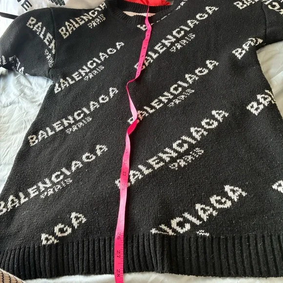 Balenciaga Oversized Sweater - Picture 16 of 17